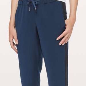 lululemon Navy/Black On the Fly 7/8 Pants 12